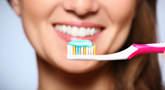 woman about to brush teeth